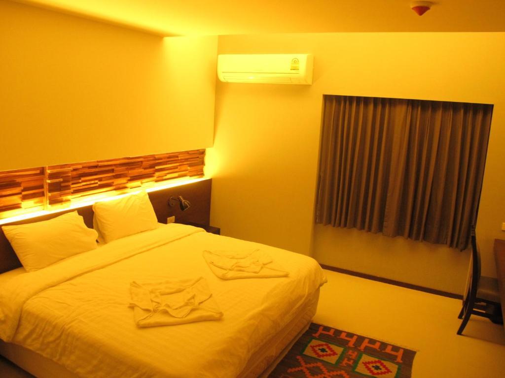 At One Inn Hualampong Bangkok Room photo