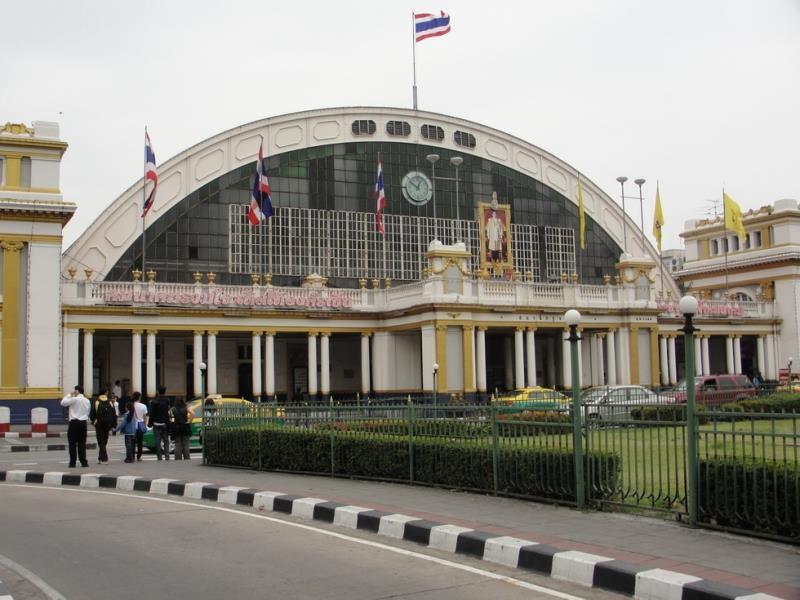 At One Inn Hualampong Bangkok Exterior photo