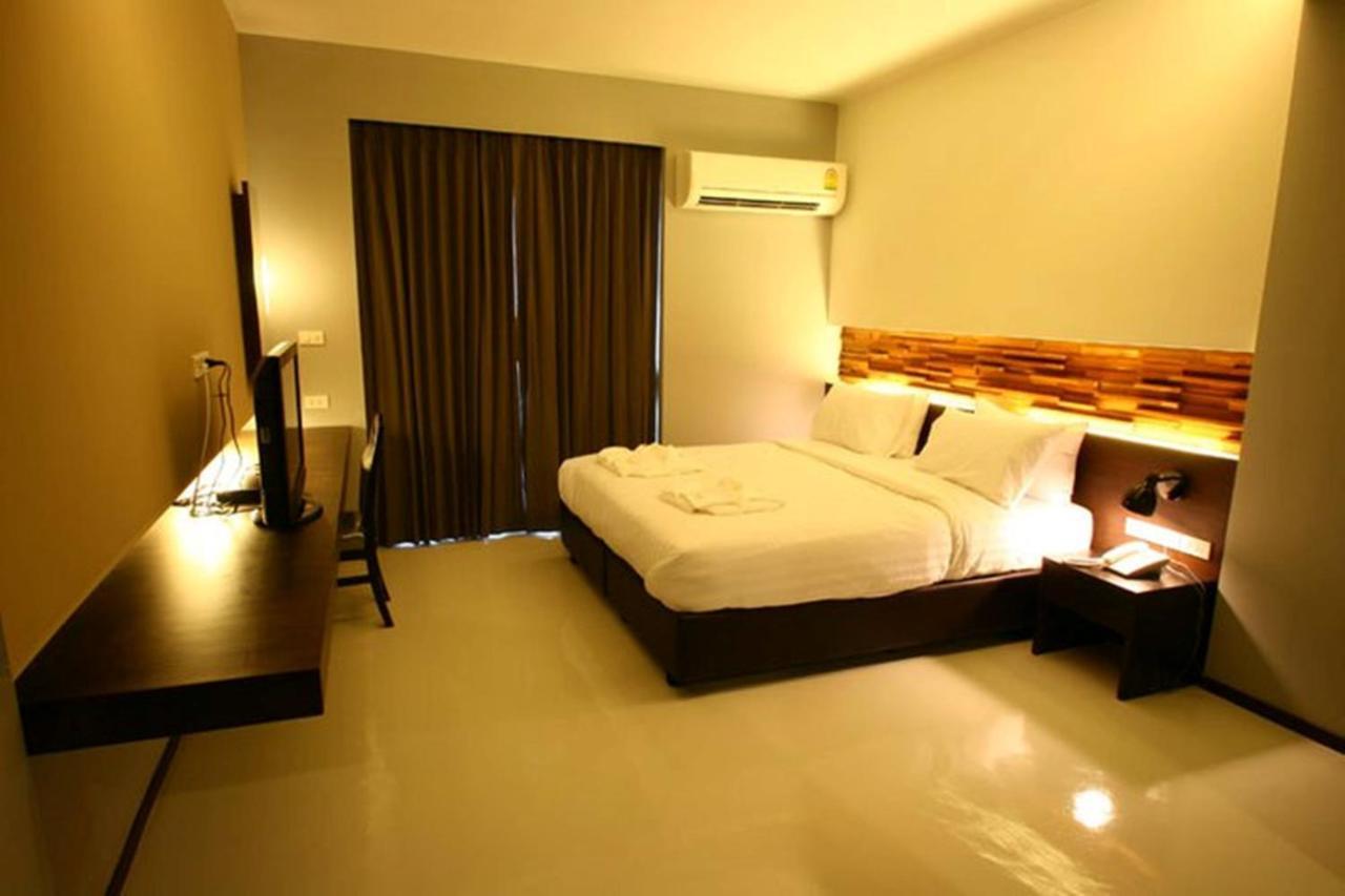 At One Inn Hualampong Bangkok Room photo