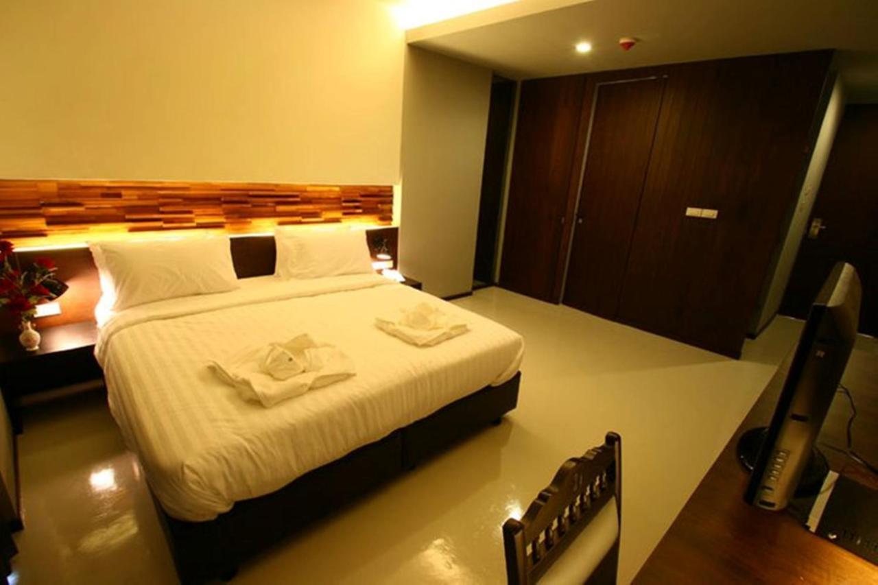 At One Inn Hualampong Bangkok Room photo